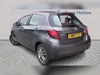 Used Toyota Yaris 2015 for sale - 77861349: Photo