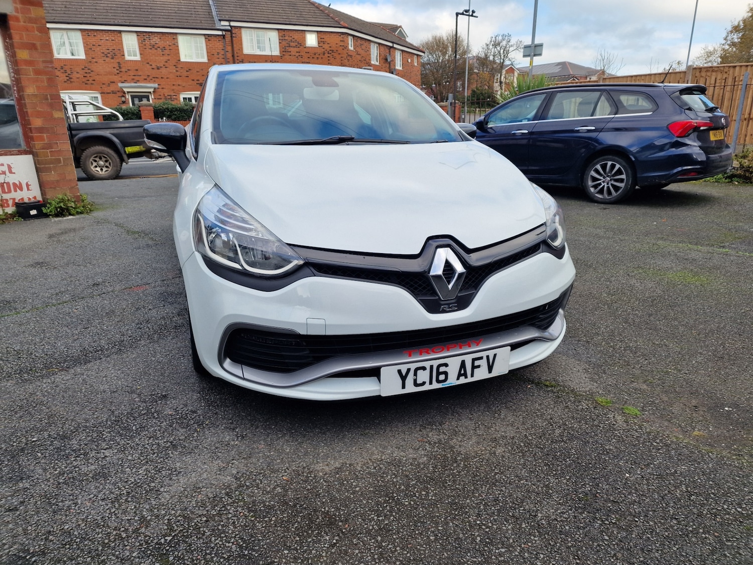 Used Renault Clio 2016 for sale - 76536899: Photo 2