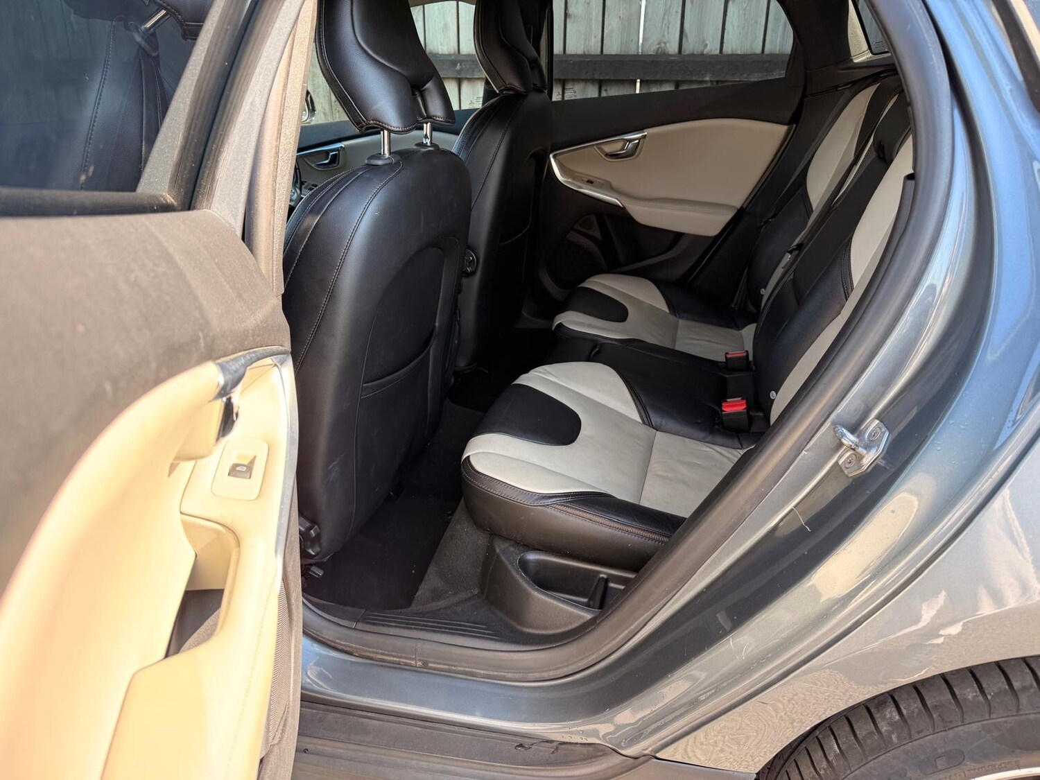 Used Volvo V40 2014 for sale - 77947375: Photo 21