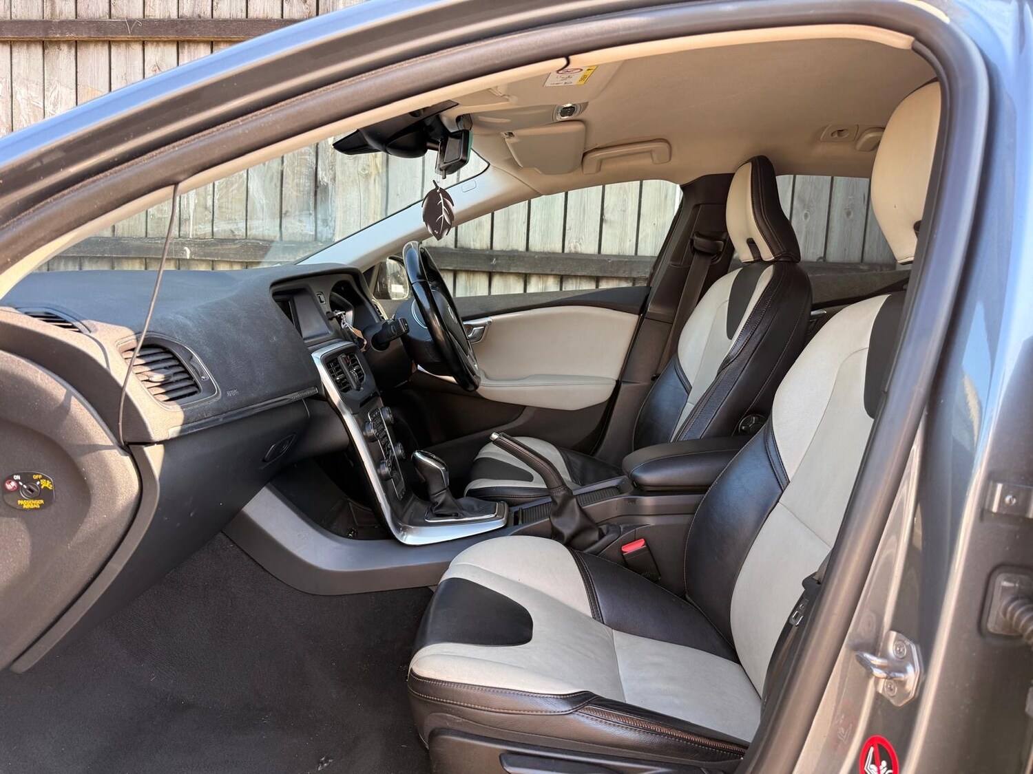 Used Volvo V40 2014 for sale - 77947375: Photo 23