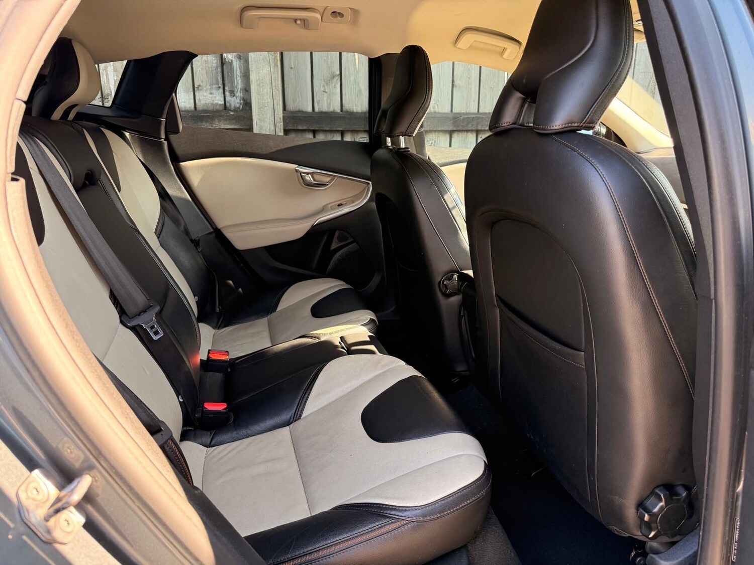 Used Volvo V40 2014 for sale - 77947375: Photo 26