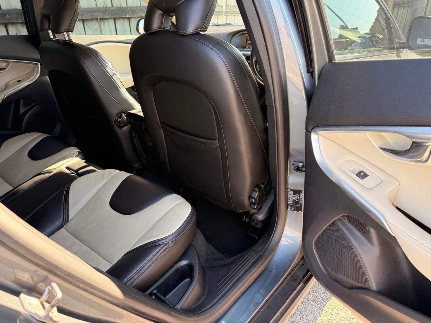 Used Volvo V40 2014 for sale - 77947375: Photo 27