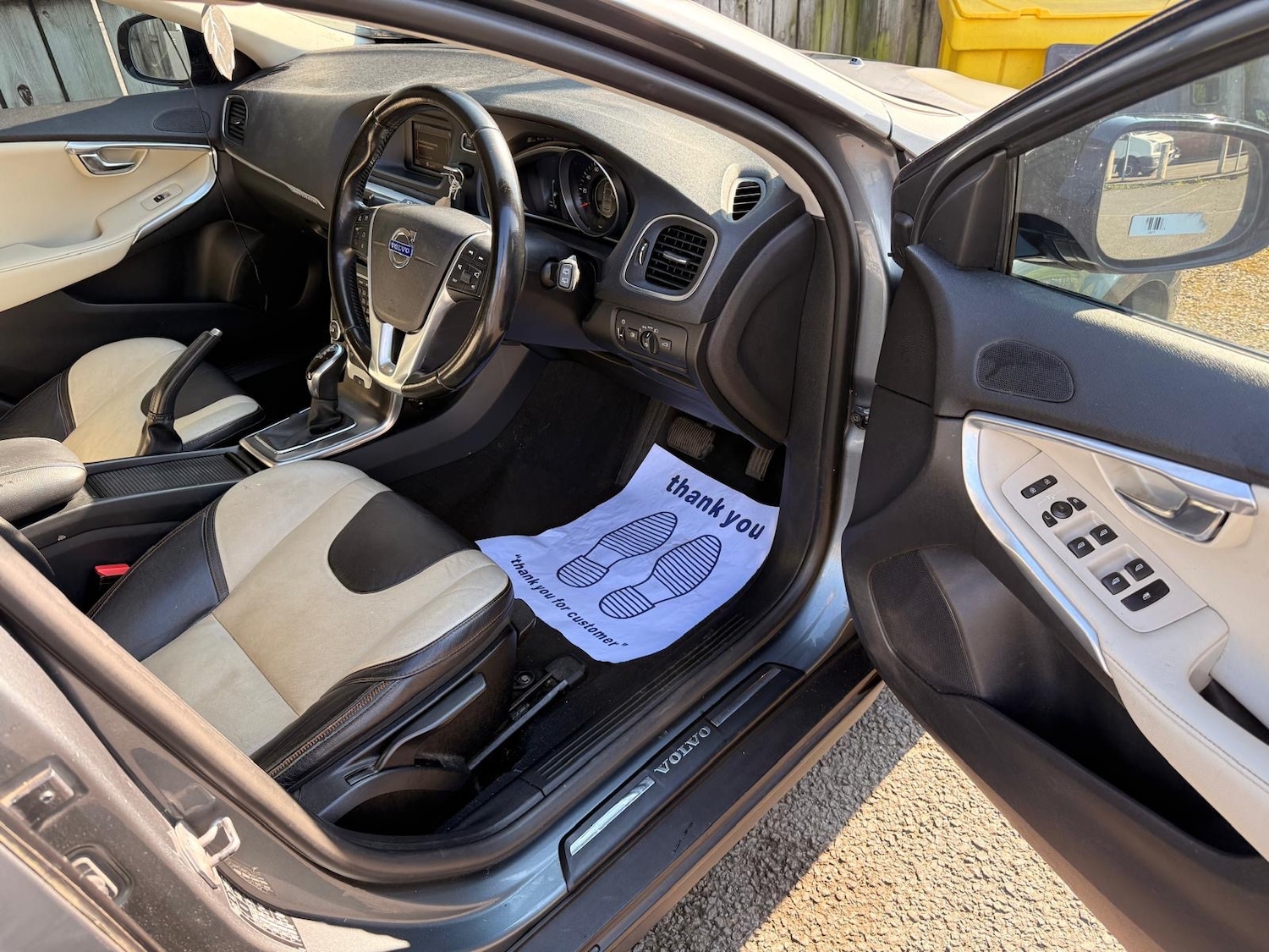 Used Volvo V40 2014 for sale - 77947375: Photo 28