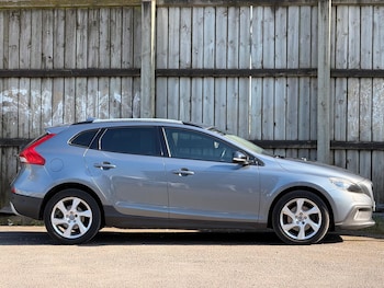 Used Volvo V40 2014 for sale - 77947375: Photo