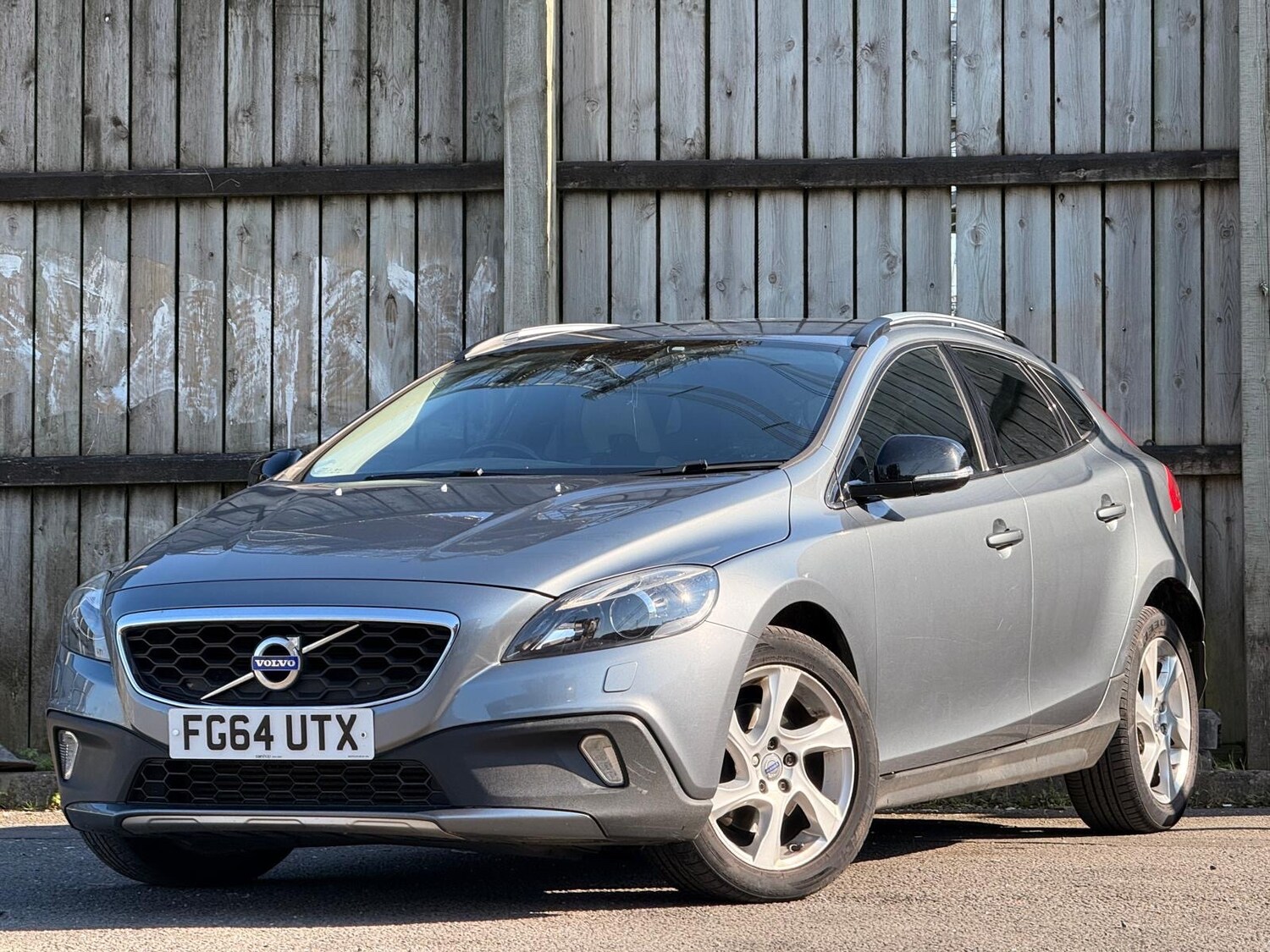 Used Volvo V40 2014 for sale - 77947375: Photo 5