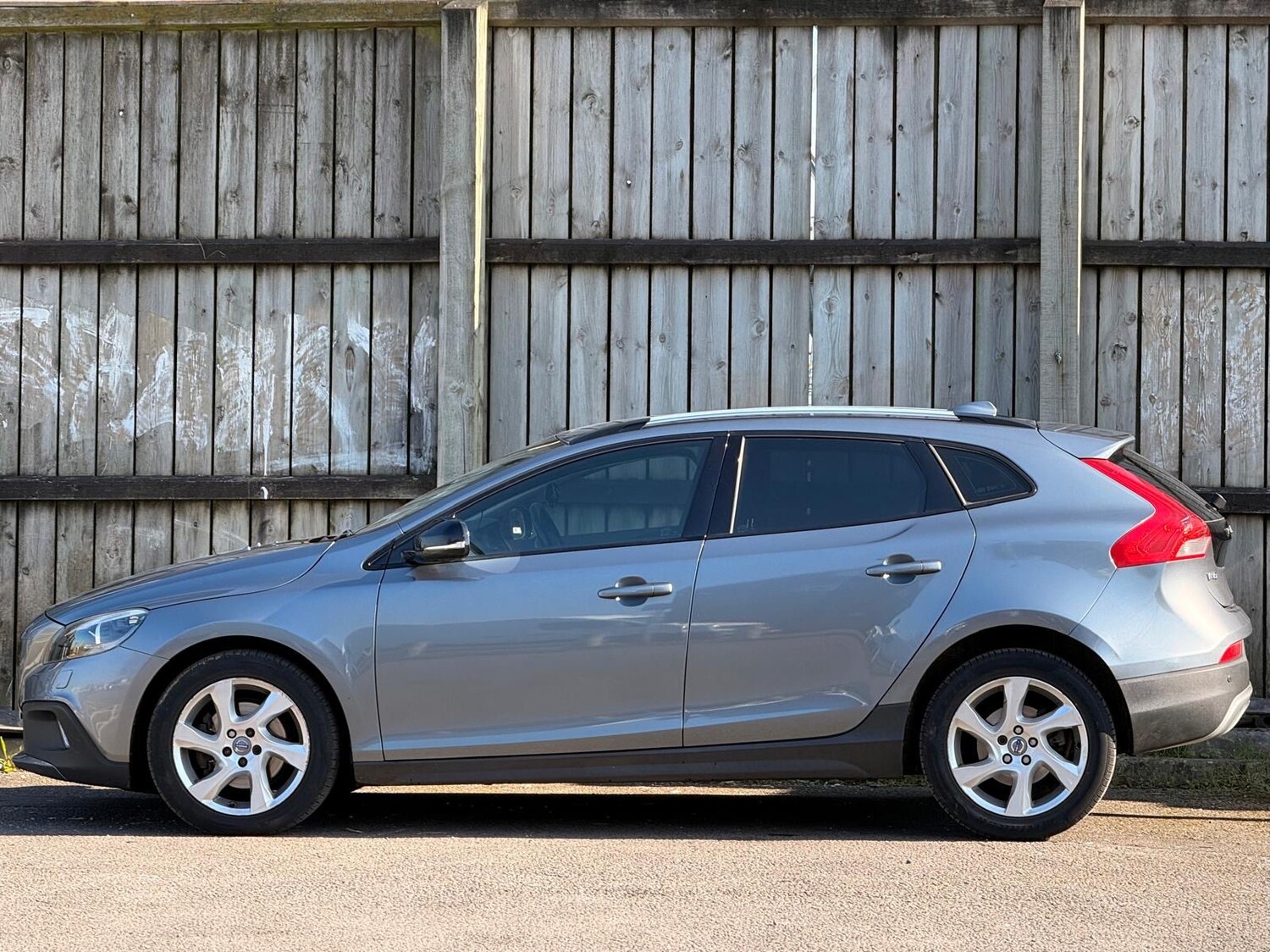 Used Volvo V40 2014 for sale - 77947375: Photo 7