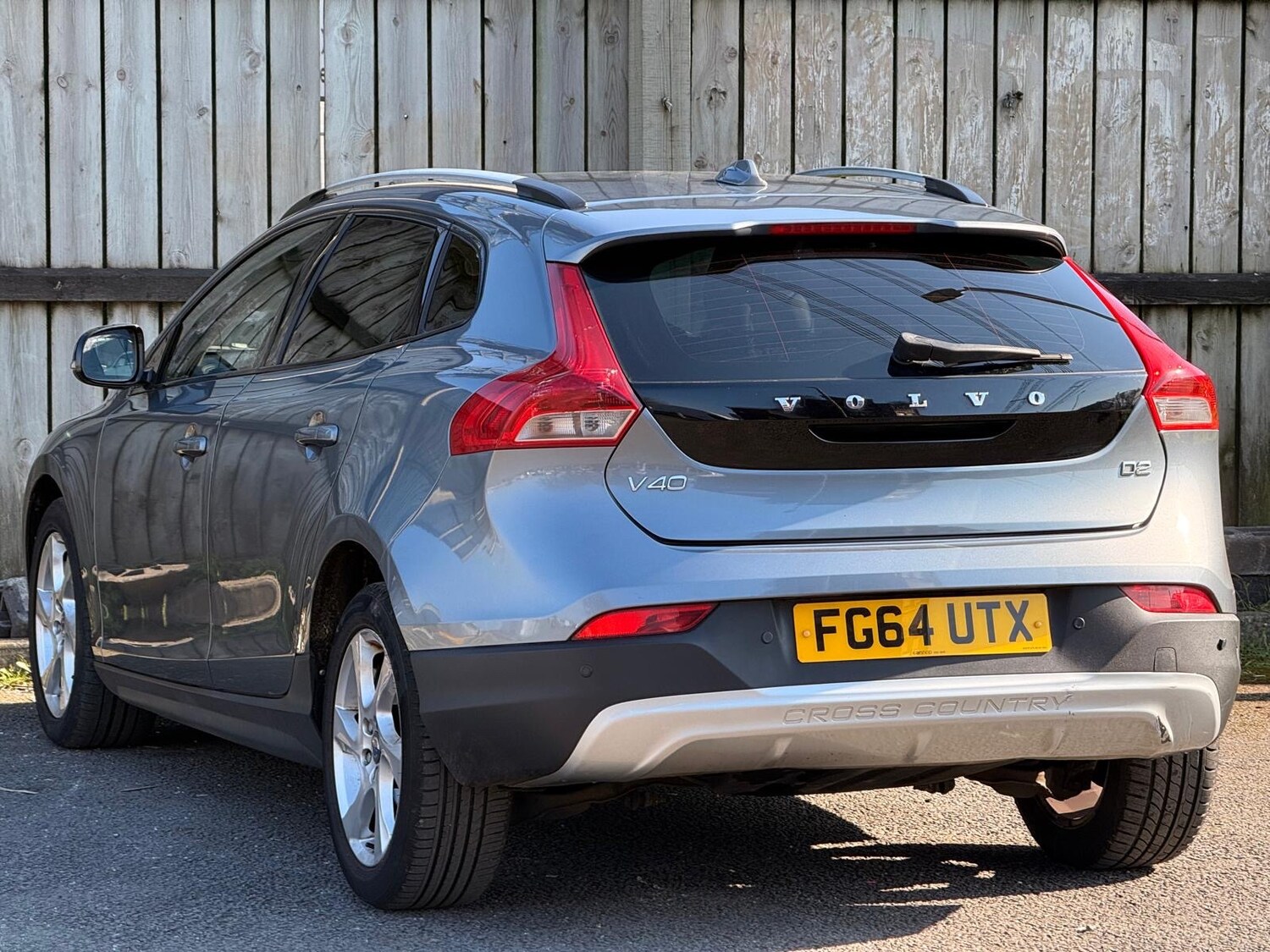 Used Volvo V40 2014 for sale - 77947375: Photo 8