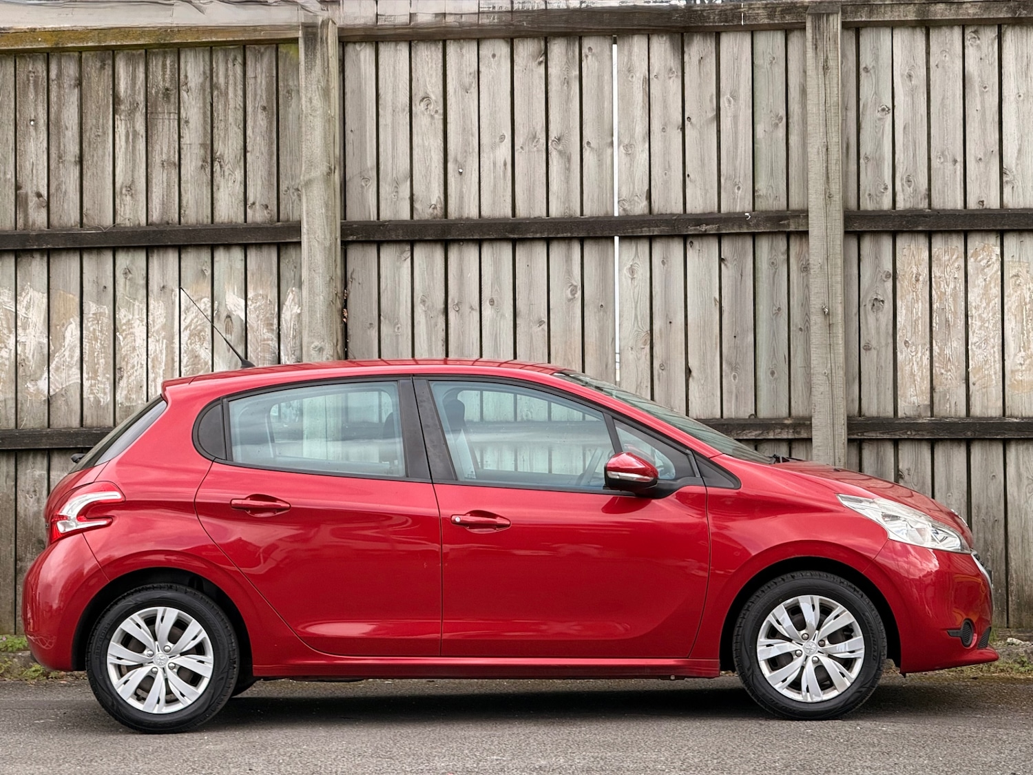 Used Peugeot 208 2015 for sale - 78213884: Photo 2