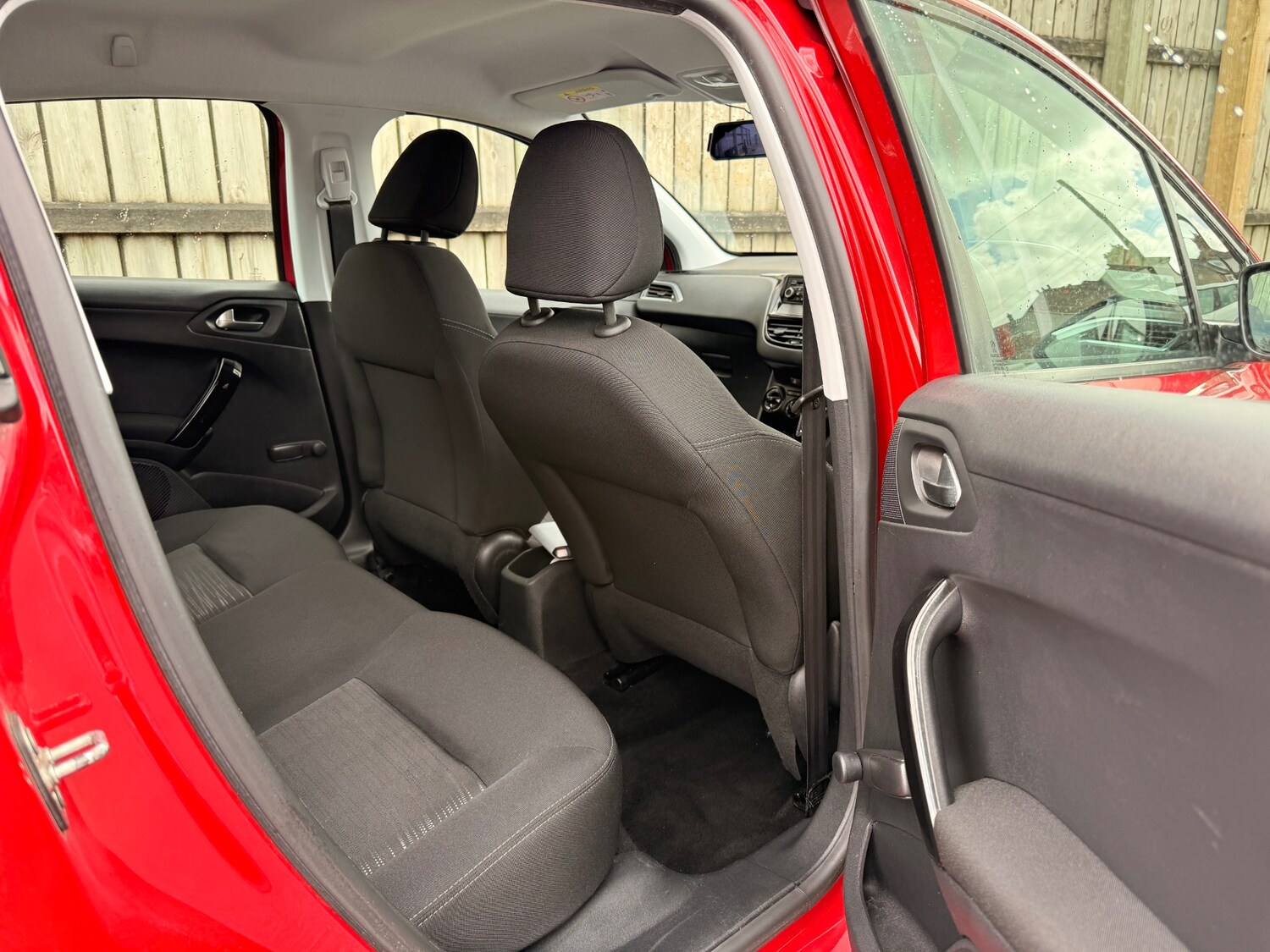 Used Peugeot 208 2015 for sale - 78213884: Photo 24