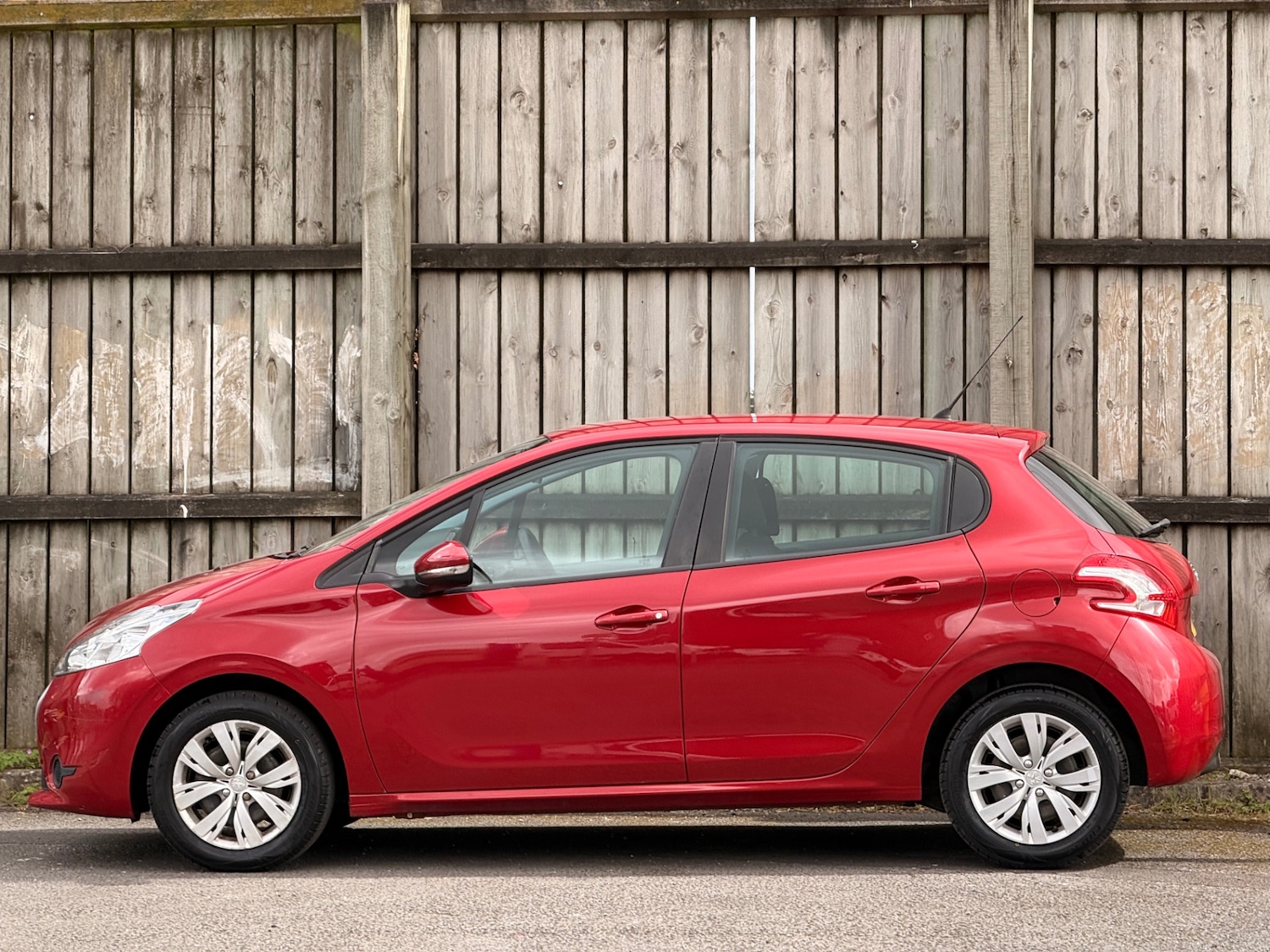 Used Peugeot 208 2015 for sale - 78213884: Photo 4