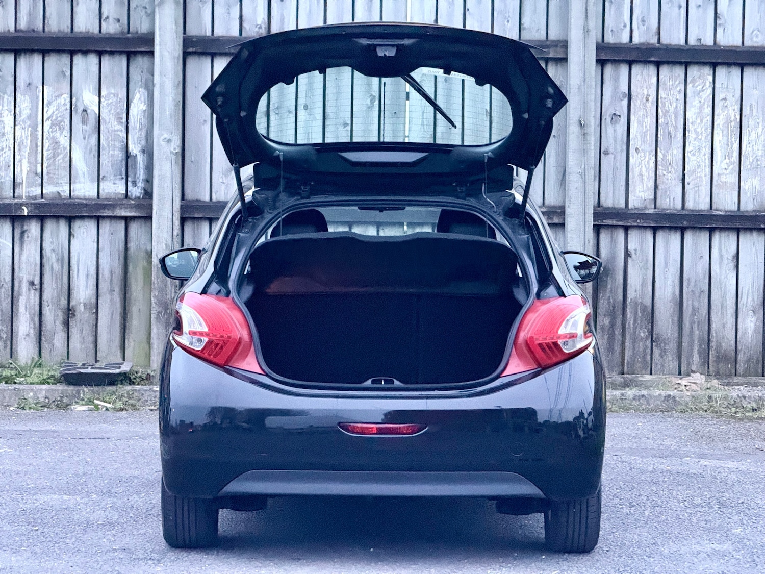 Used Peugeot 208 2013 for sale - 77991841: Photo 19