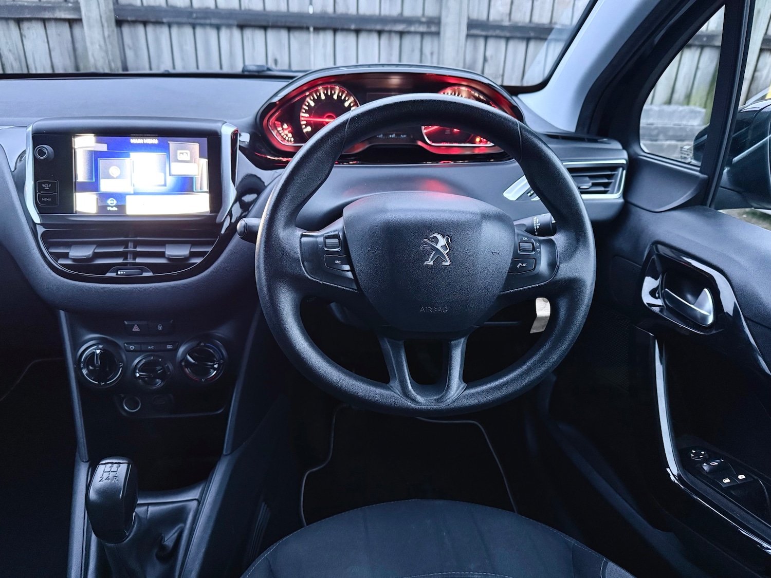 Used Peugeot 208 2013 for sale - 77991841: Photo 24