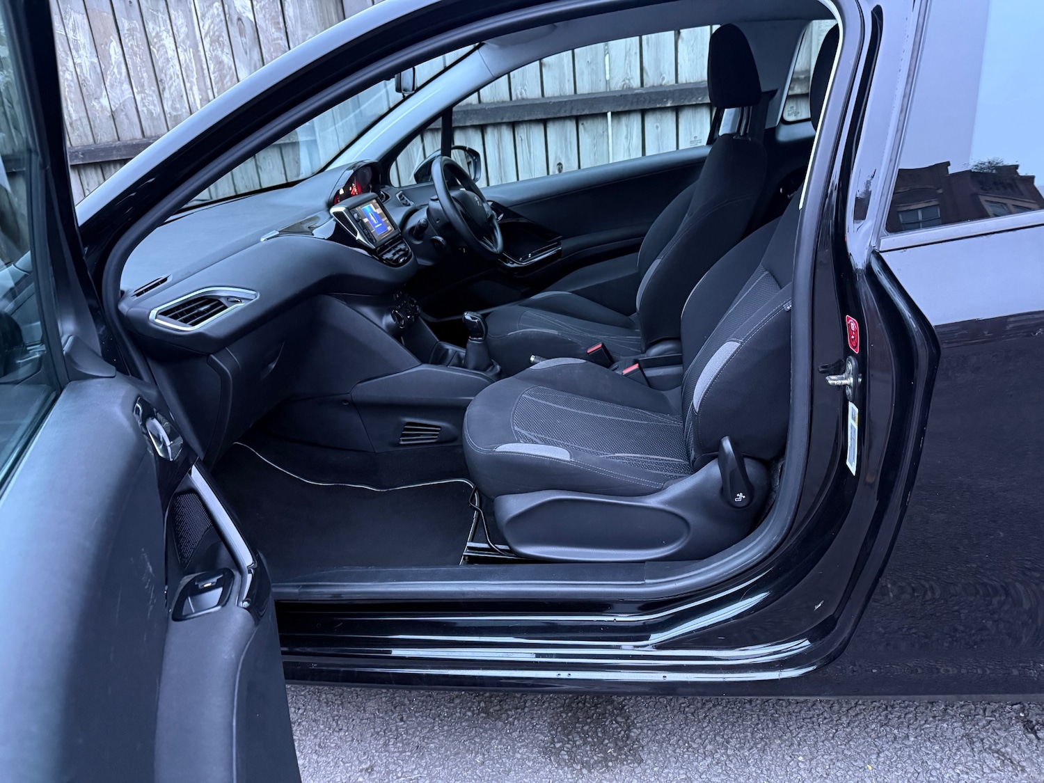 Used Peugeot 208 2013 for sale - 77991841: Photo 29