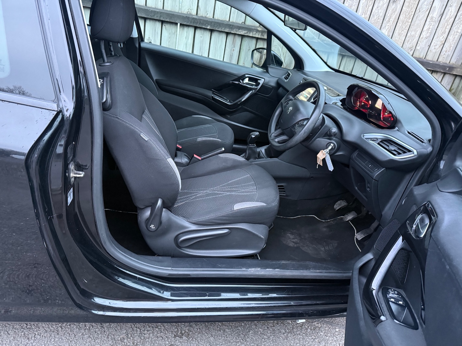 Used Peugeot 208 2013 for sale - 77991841: Photo 30