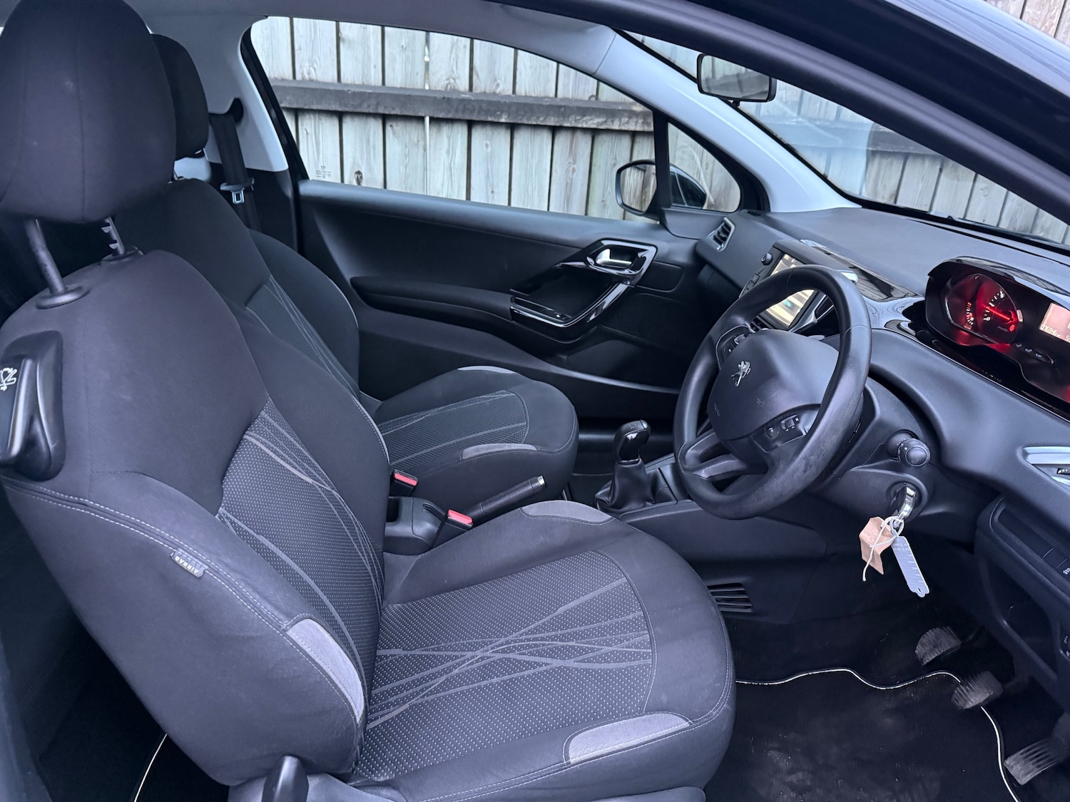 Used Peugeot 208 2013 for sale - 77991841: Photo 31