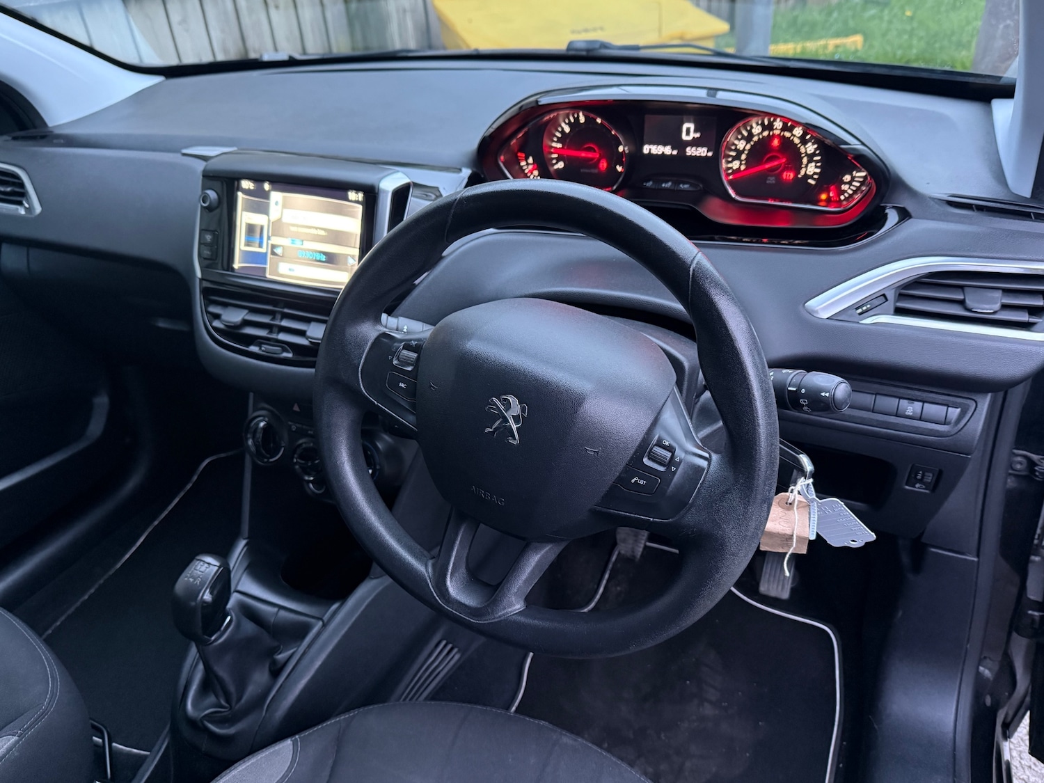 Used Peugeot 208 2013 for sale - 77991841: Photo 32