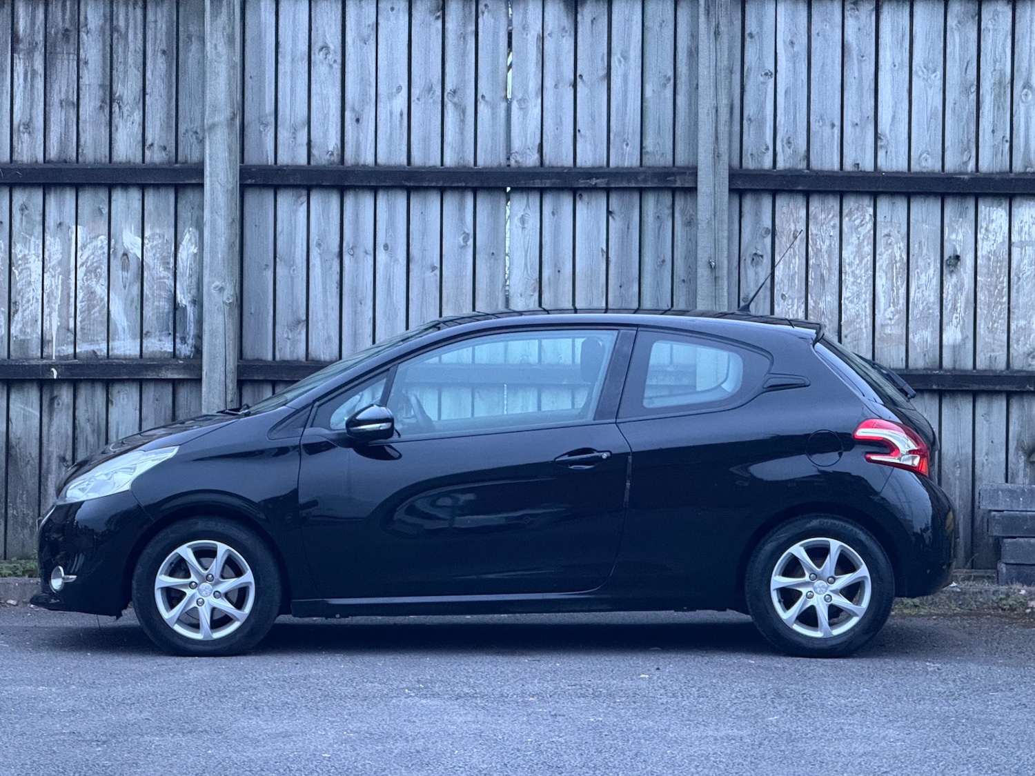 Used Peugeot 208 2013 for sale - 77991841: Photo 6