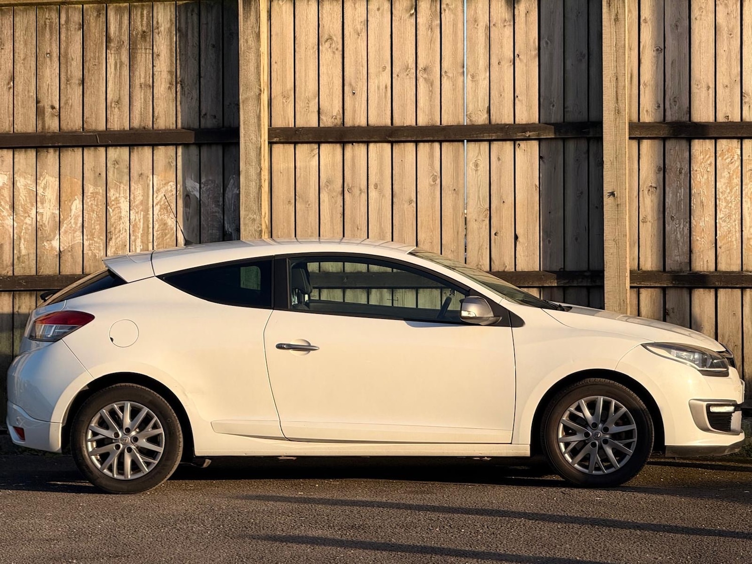 Used Renault Megane 2014 for sale - 77838057: Photo 2