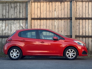 Used Peugeot 208 2015 for sale - 78374010: Photo