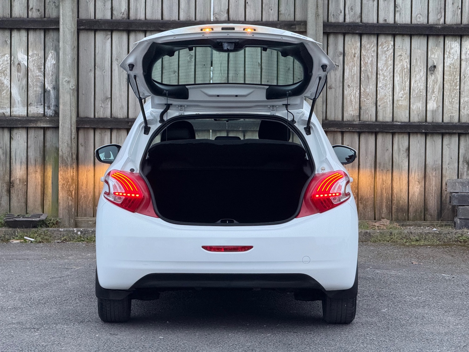 Used Peugeot 208 2013 for sale - 77991889: Photo 20