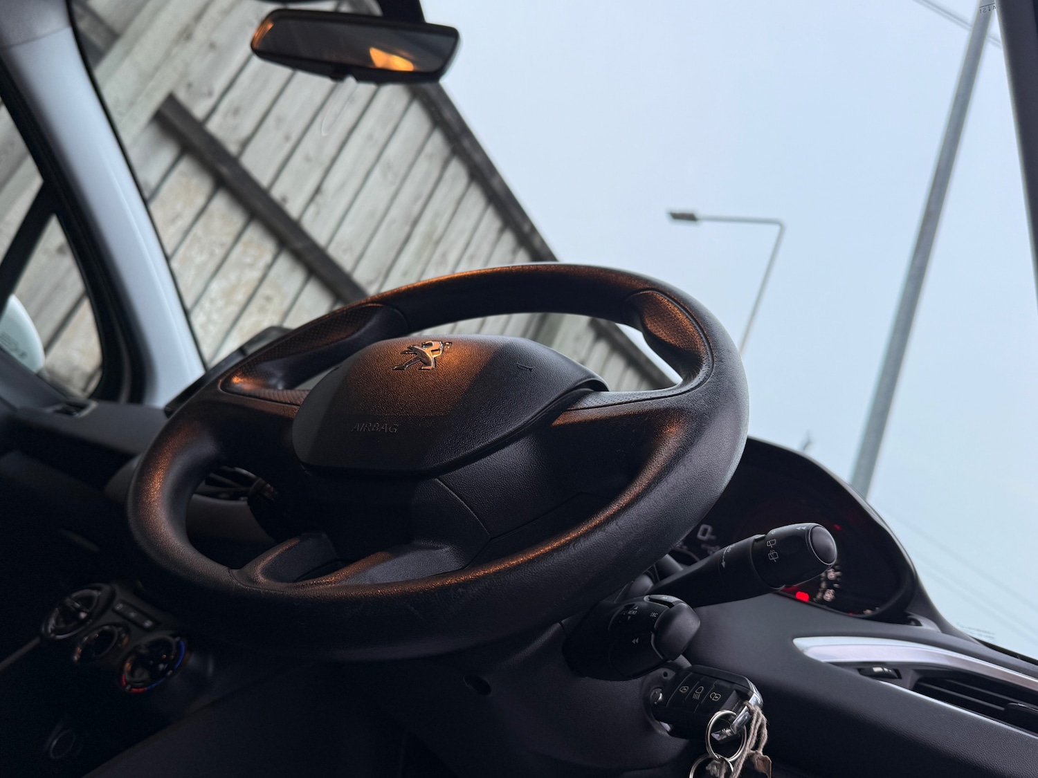 Used Peugeot 208 2013 for sale - 77991889: Photo 24