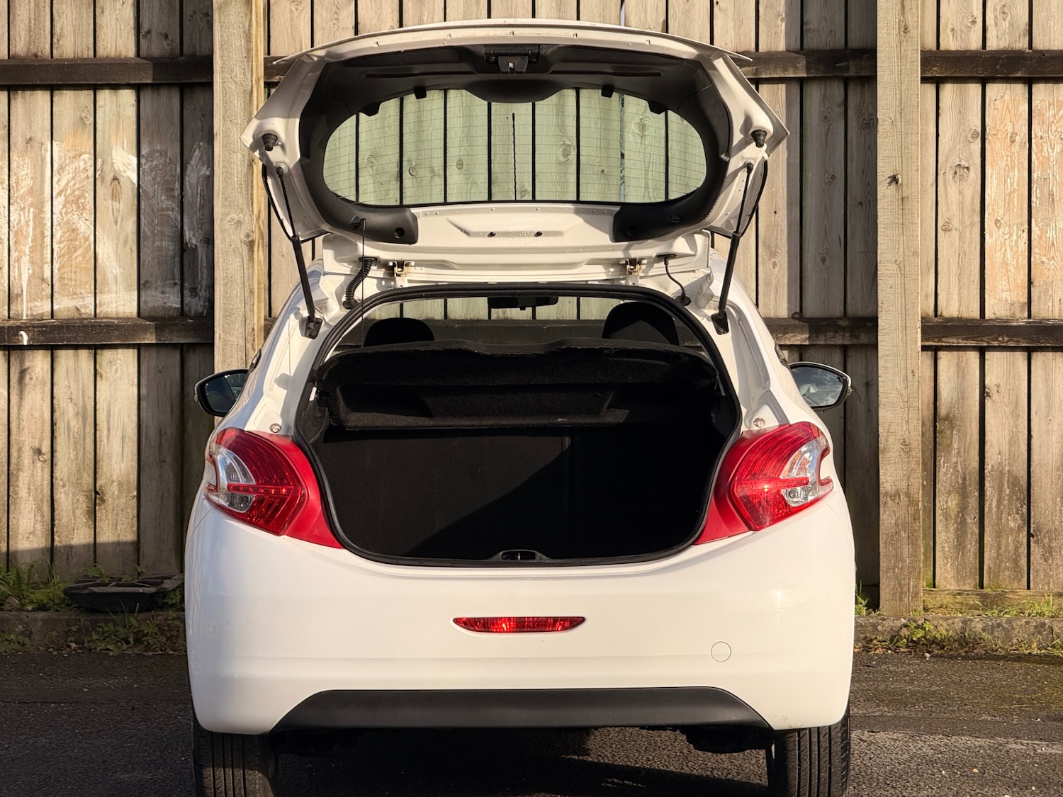 Used Peugeot 208 2014 for sale - 78125471: Photo 14