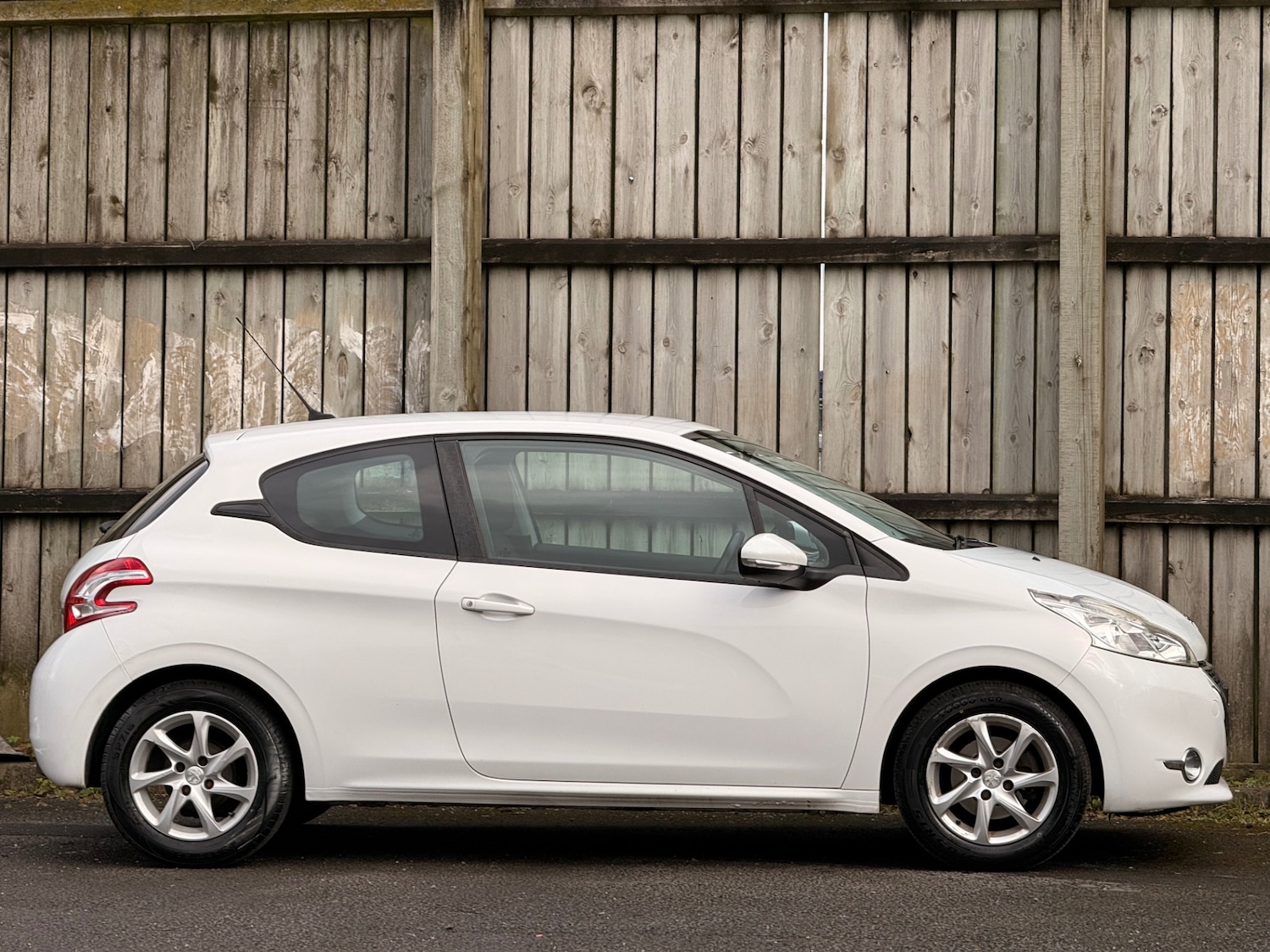 Used Peugeot 208 2014 for sale - 78125471: Photo 3