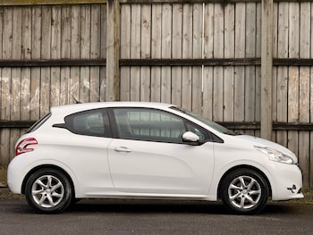 Used Peugeot 208 2014 for sale - 78125471: Photo