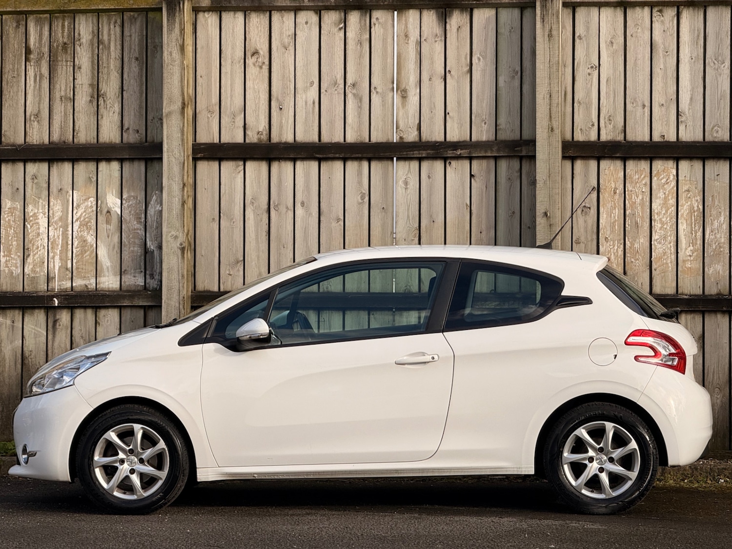 Used Peugeot 208 2014 for sale - 78125471: Photo 4
