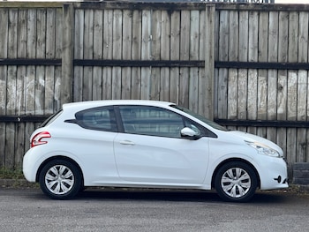 Used Peugeot 208 2013 for sale - 78473777: Photo