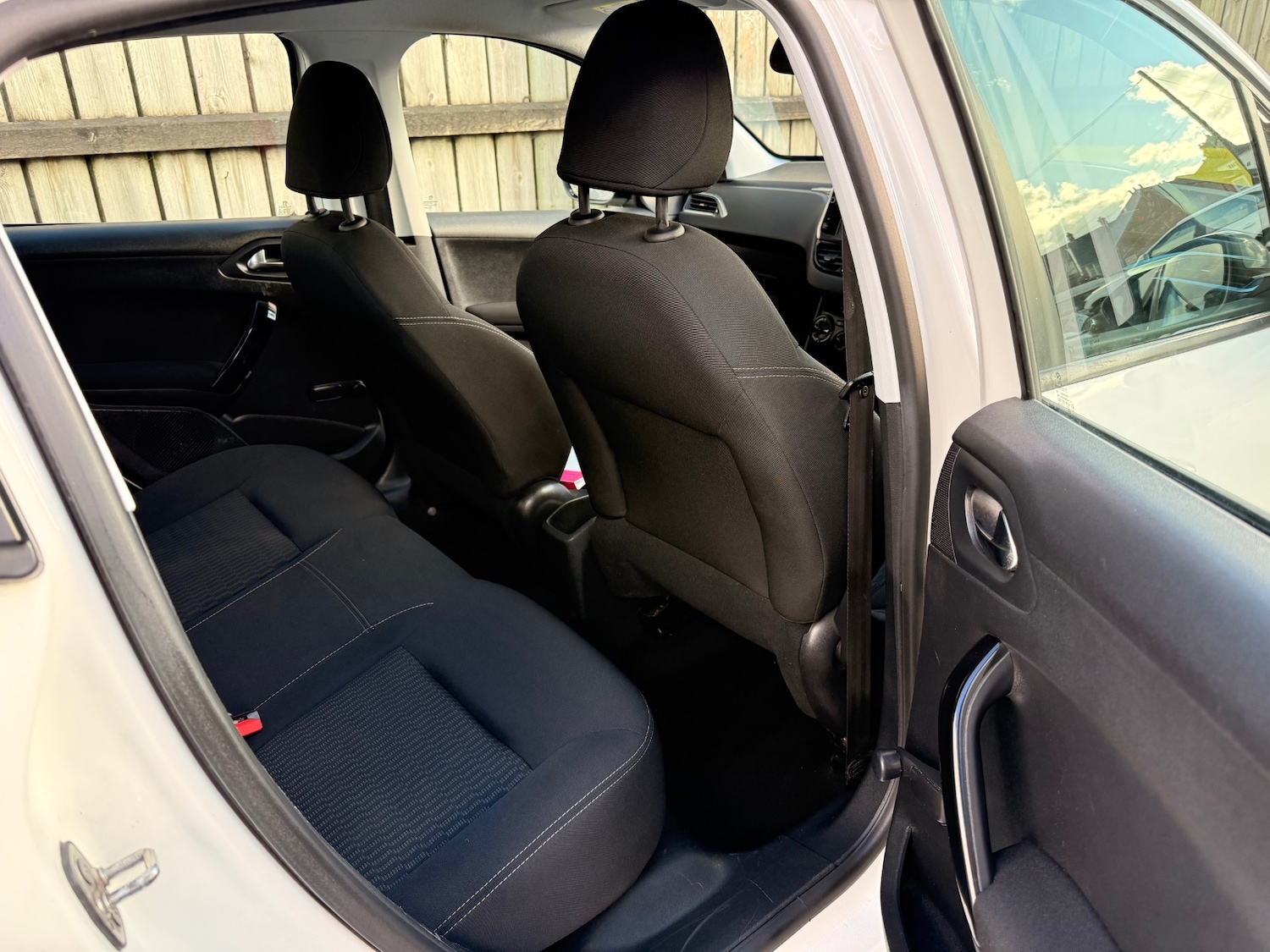 Used Peugeot 208 2015 for sale - 78184159: Photo 24