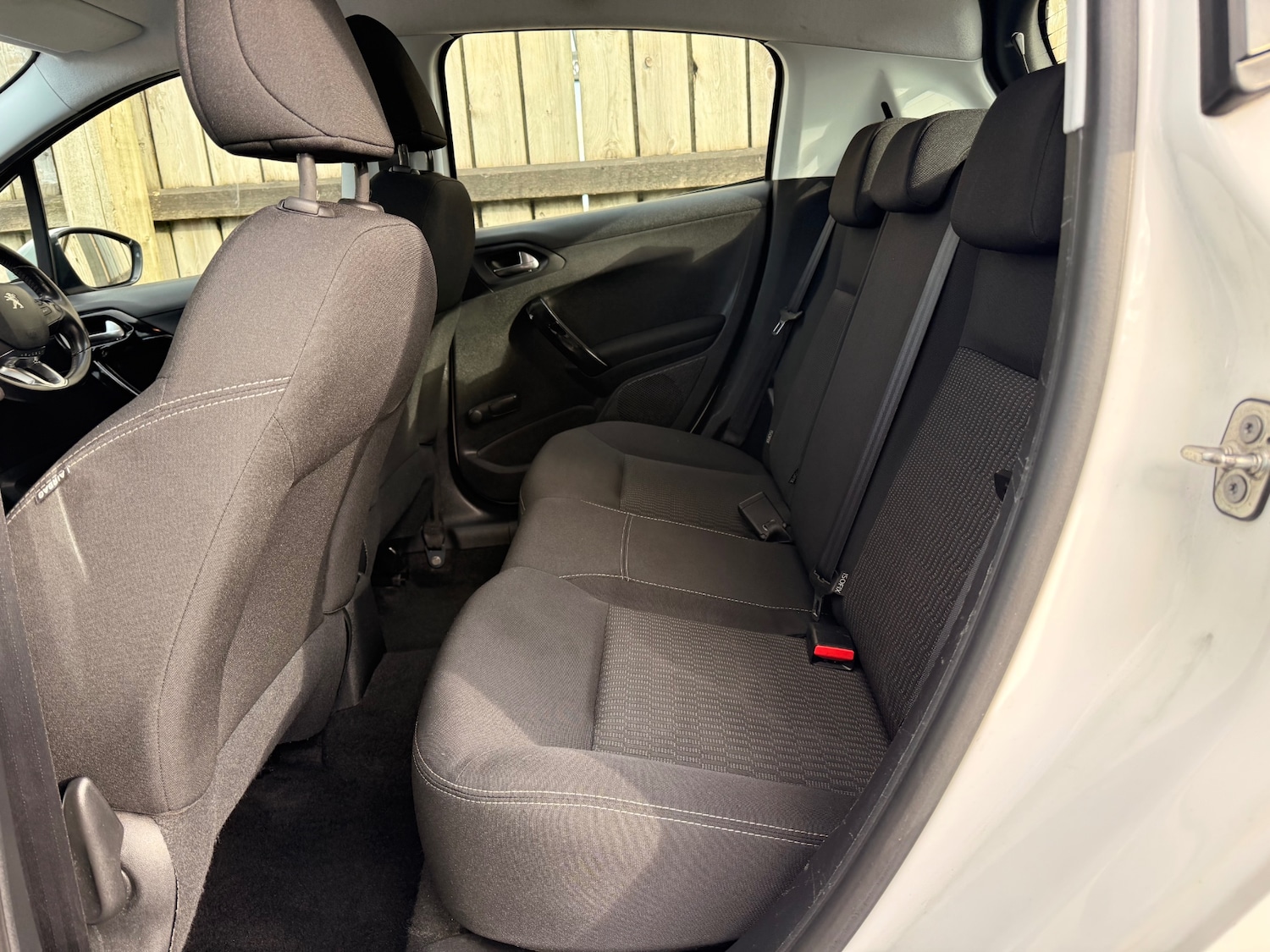 Used Peugeot 208 2015 for sale - 78184159: Photo 28