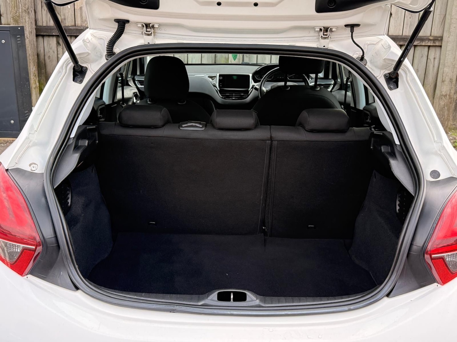 Used Peugeot 208 2016 for sale - 77760646: Photo 10