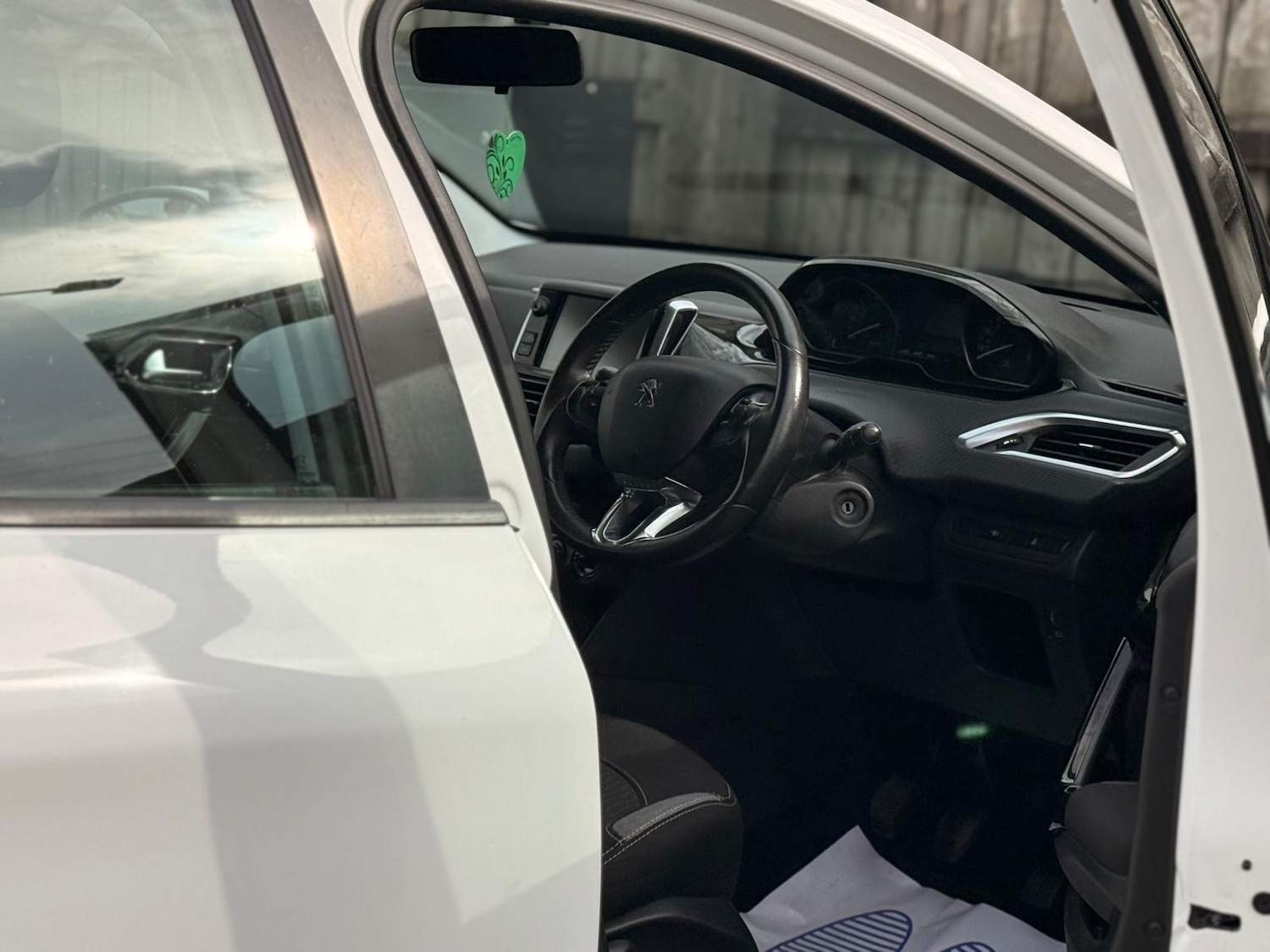 Used Peugeot 208 2016 for sale - 77760646: Photo 11