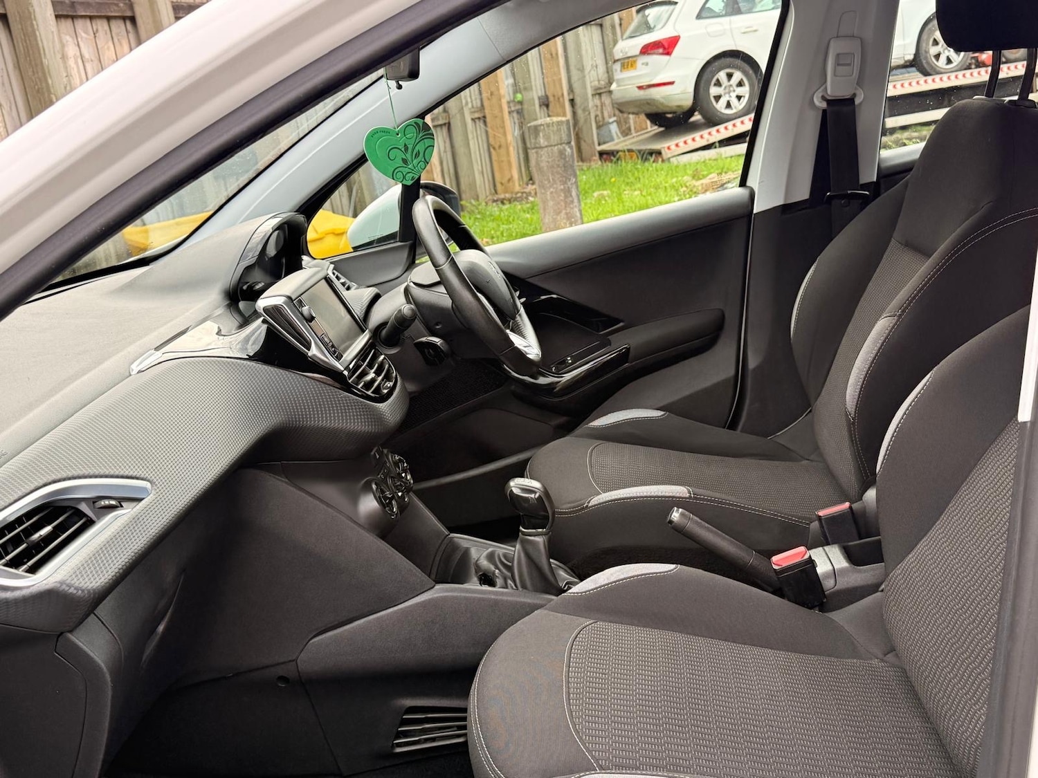 Used Peugeot 208 2016 for sale - 77760646: Photo 16