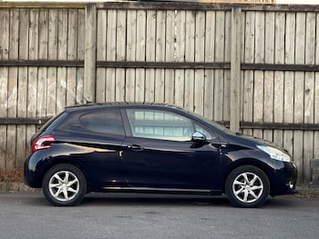 Used Peugeot 208 2014 for sale - 79025342: Photo