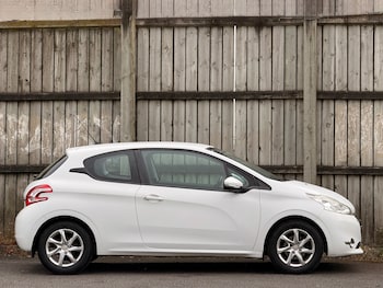 Used Peugeot 208 2013 for sale - 78885404: Photo