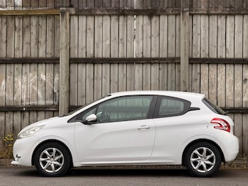 Used Peugeot 208 2013 for sale - 78885404: Photo