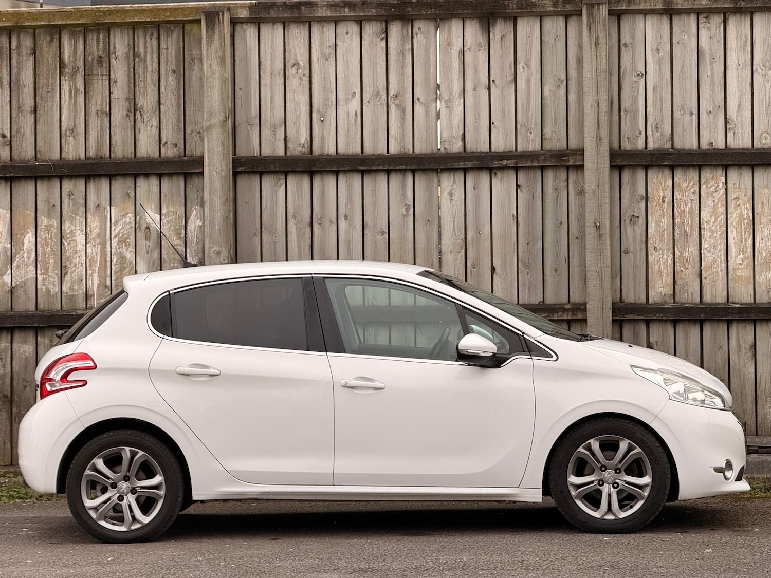 Used Peugeot 208 2014 for sale - 77793086: Photo 10