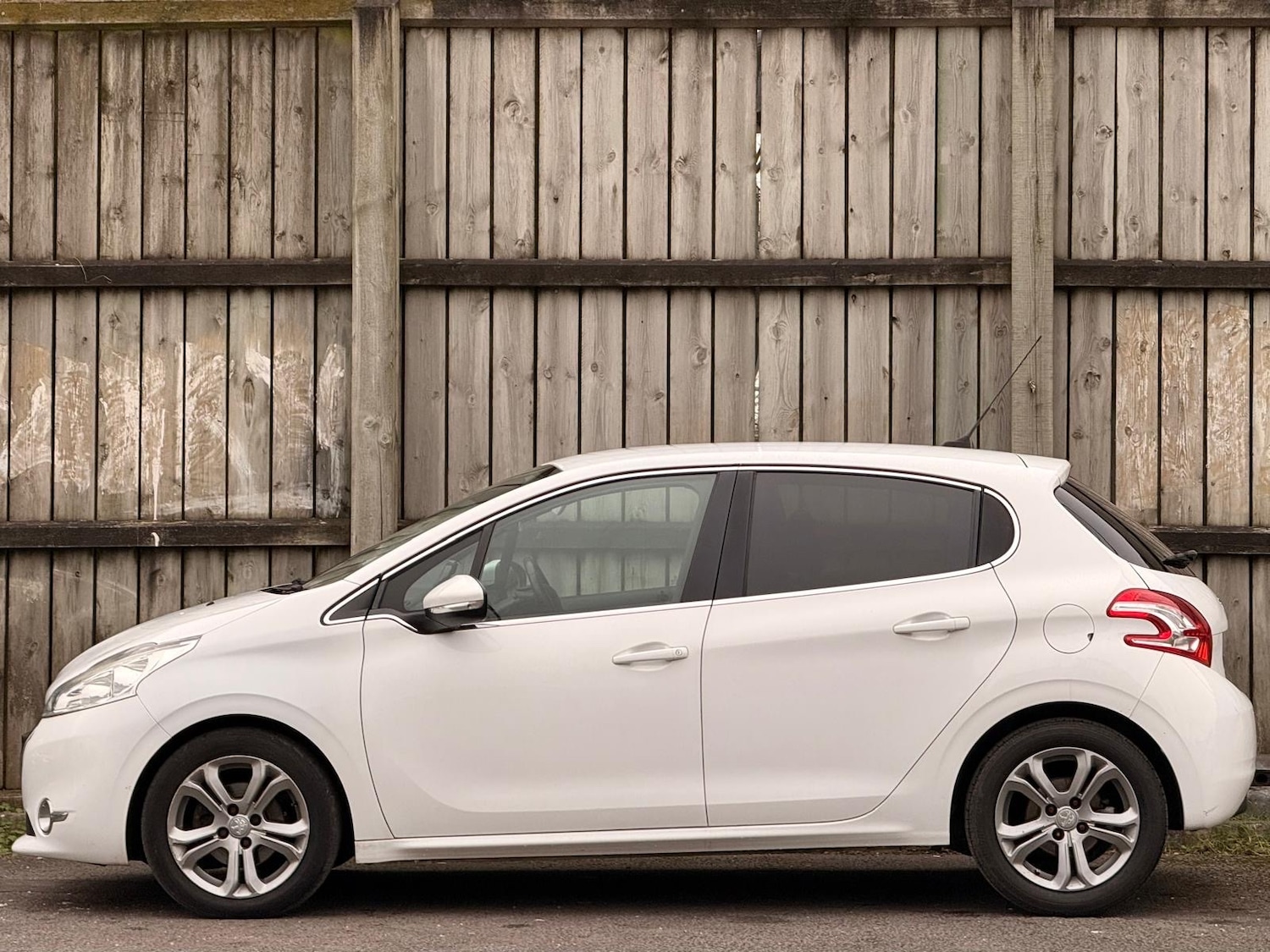 Used Peugeot 208 2014 for sale - 77793086: Photo 12