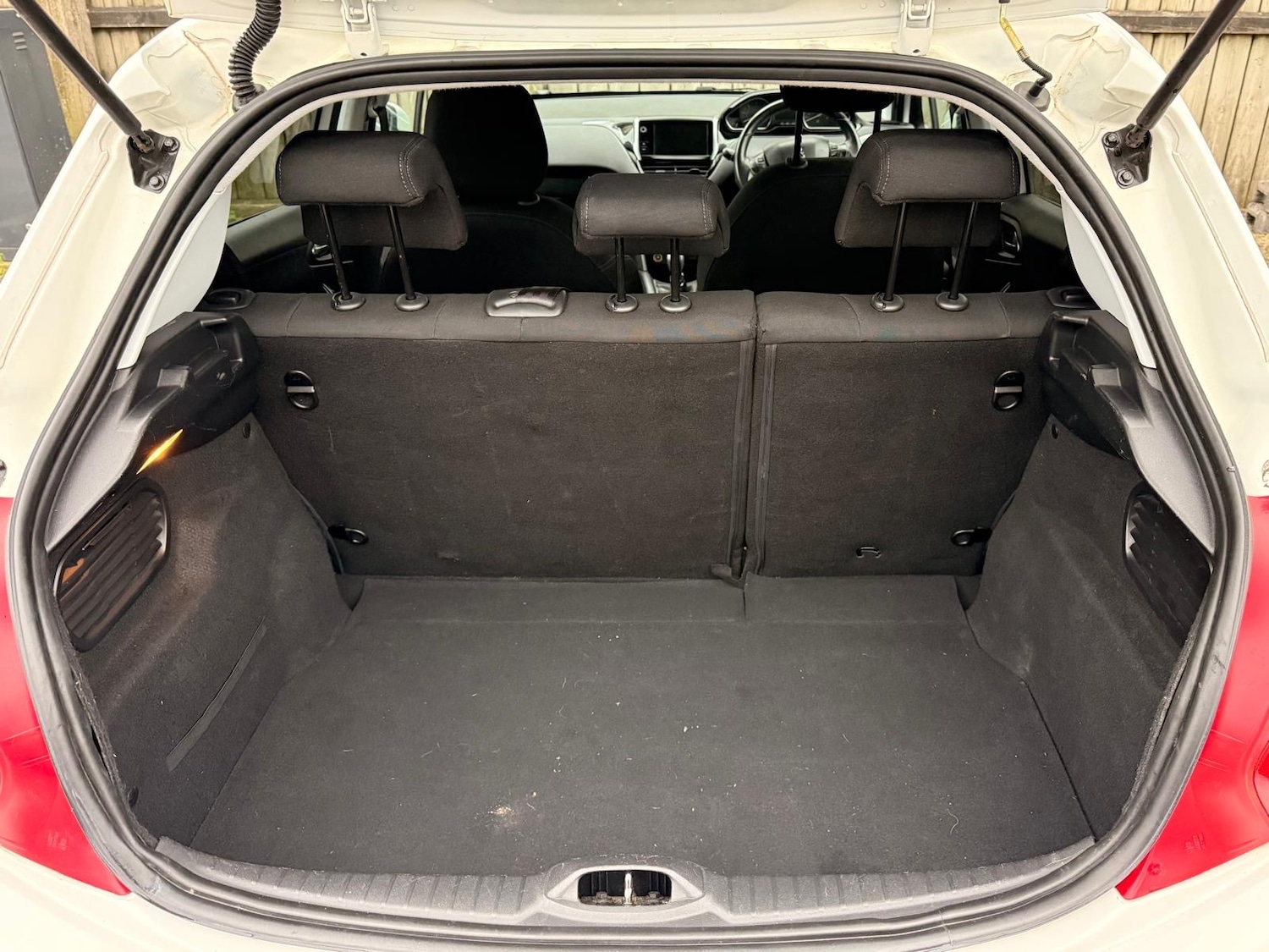 Used Peugeot 208 2014 for sale - 77793086: Photo 17