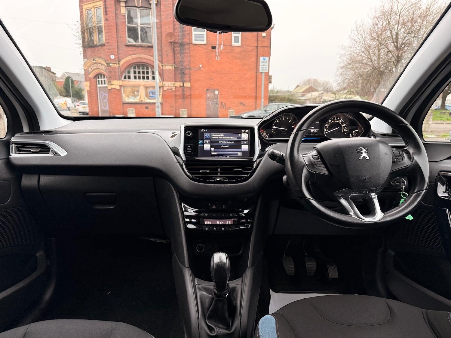 Used Peugeot 208 2014 for sale - 77793086: Photo 18