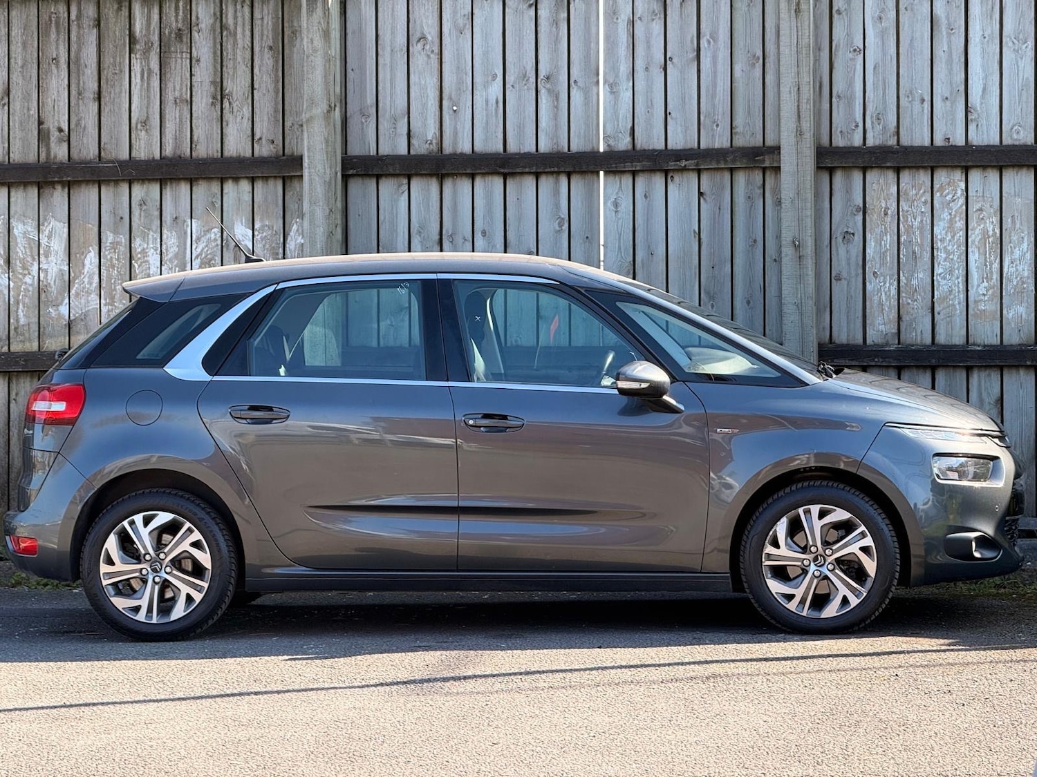 Used Citroen C4 Picasso 2015 for sale - 77947296: Photo 2