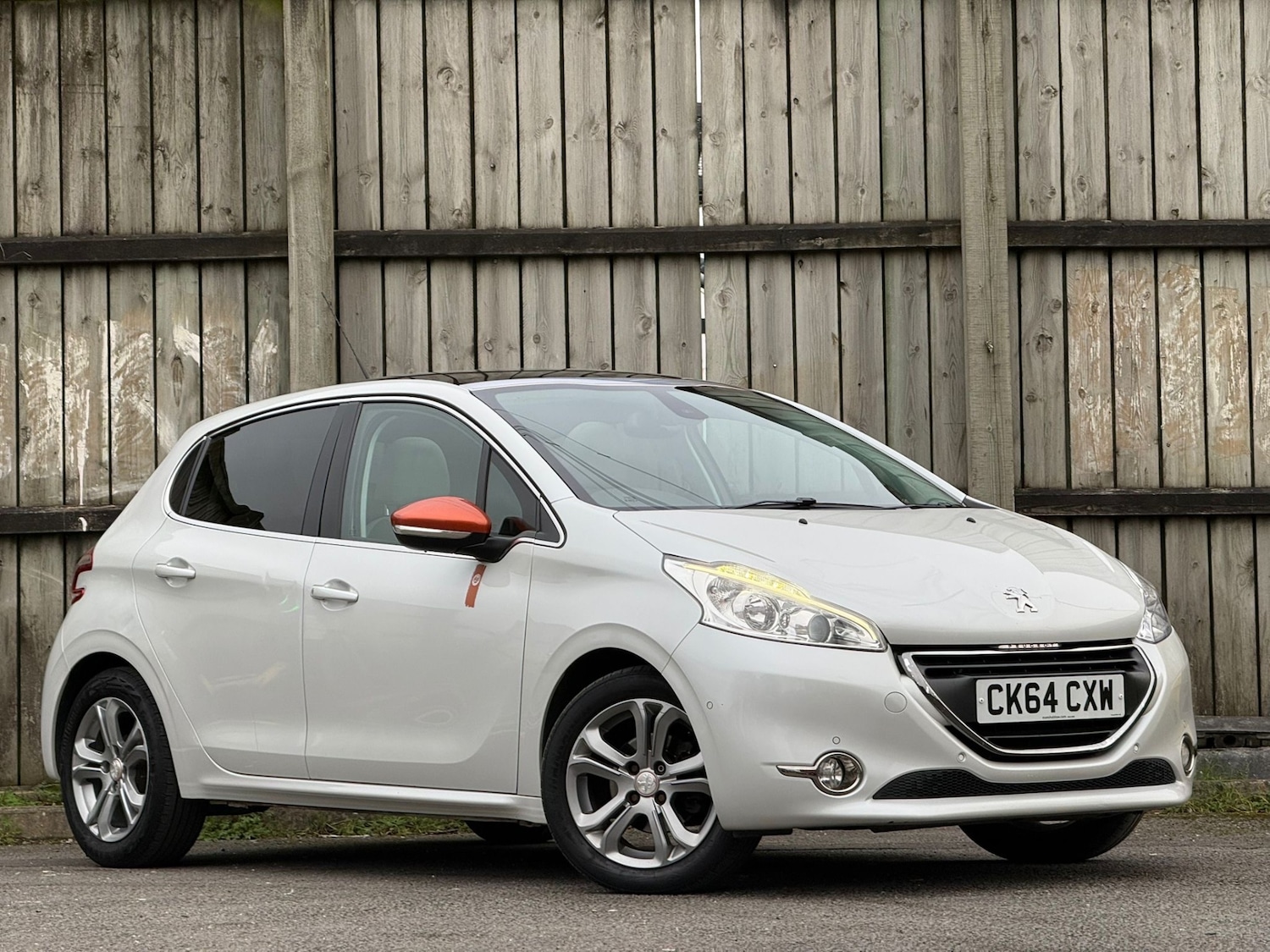 Used Peugeot 208 2014 for sale - 77745896: Photo 1