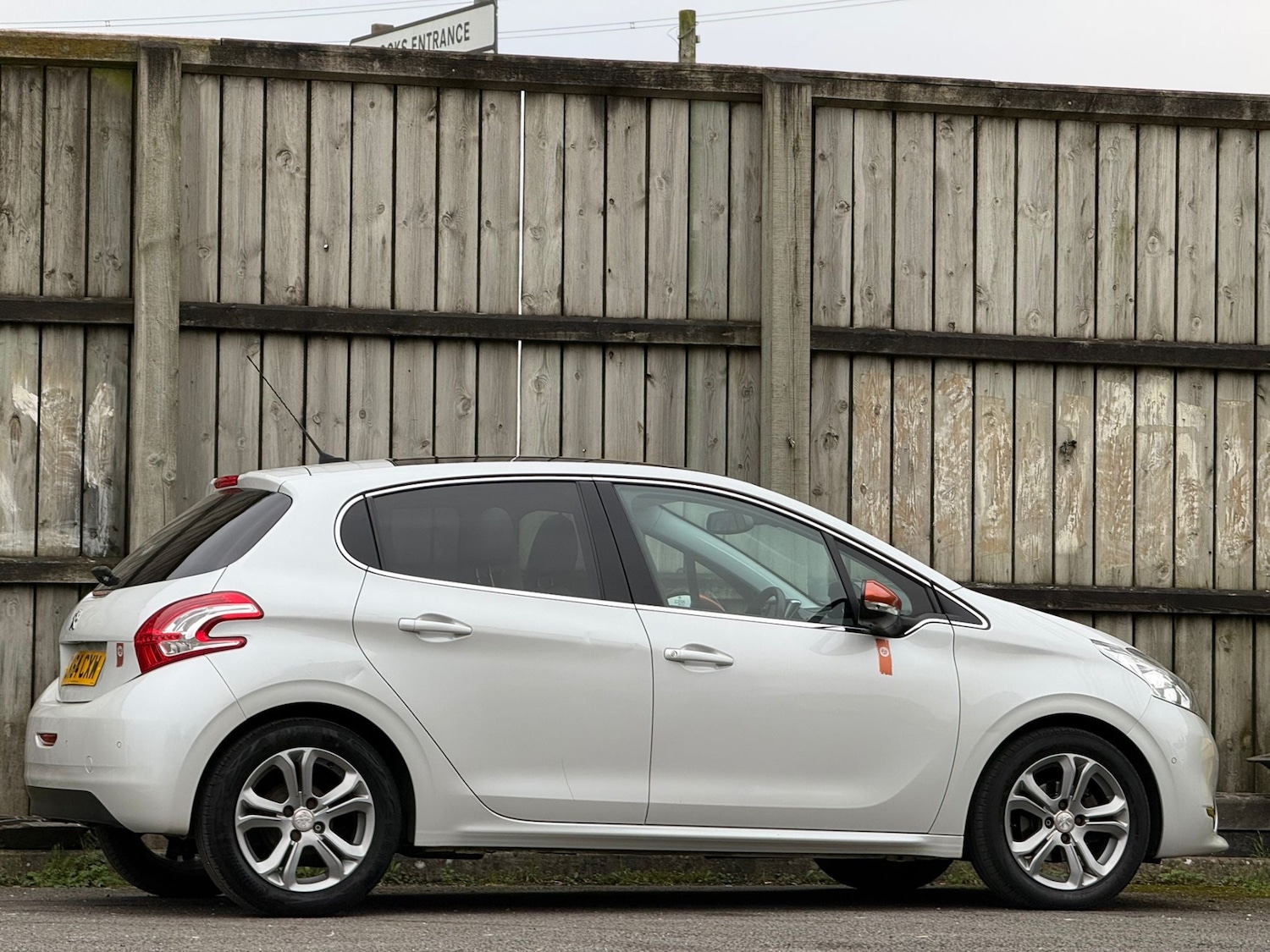 Used Peugeot 208 2014 for sale - 77745896: Photo 14