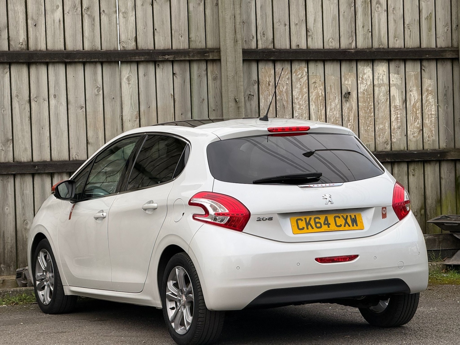 Used Peugeot 208 2014 for sale - 77745896: Photo 19