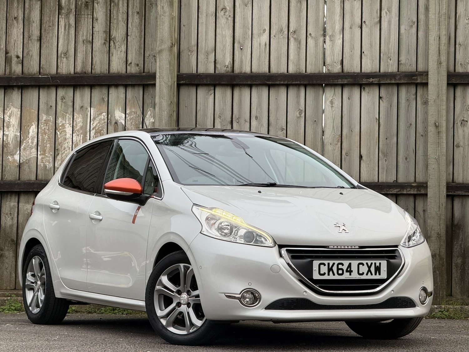 Used Peugeot 208 2014 for sale - 77745896: Photo 2