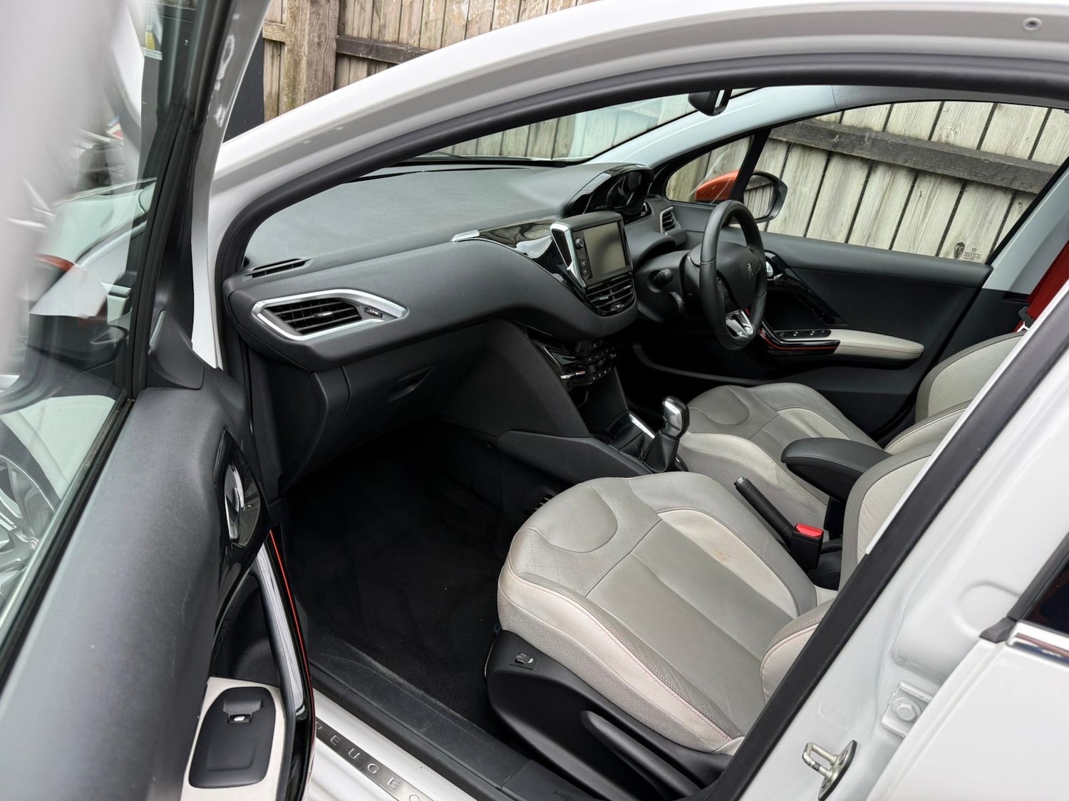 Used Peugeot 208 2014 for sale - 77745896: Photo 26