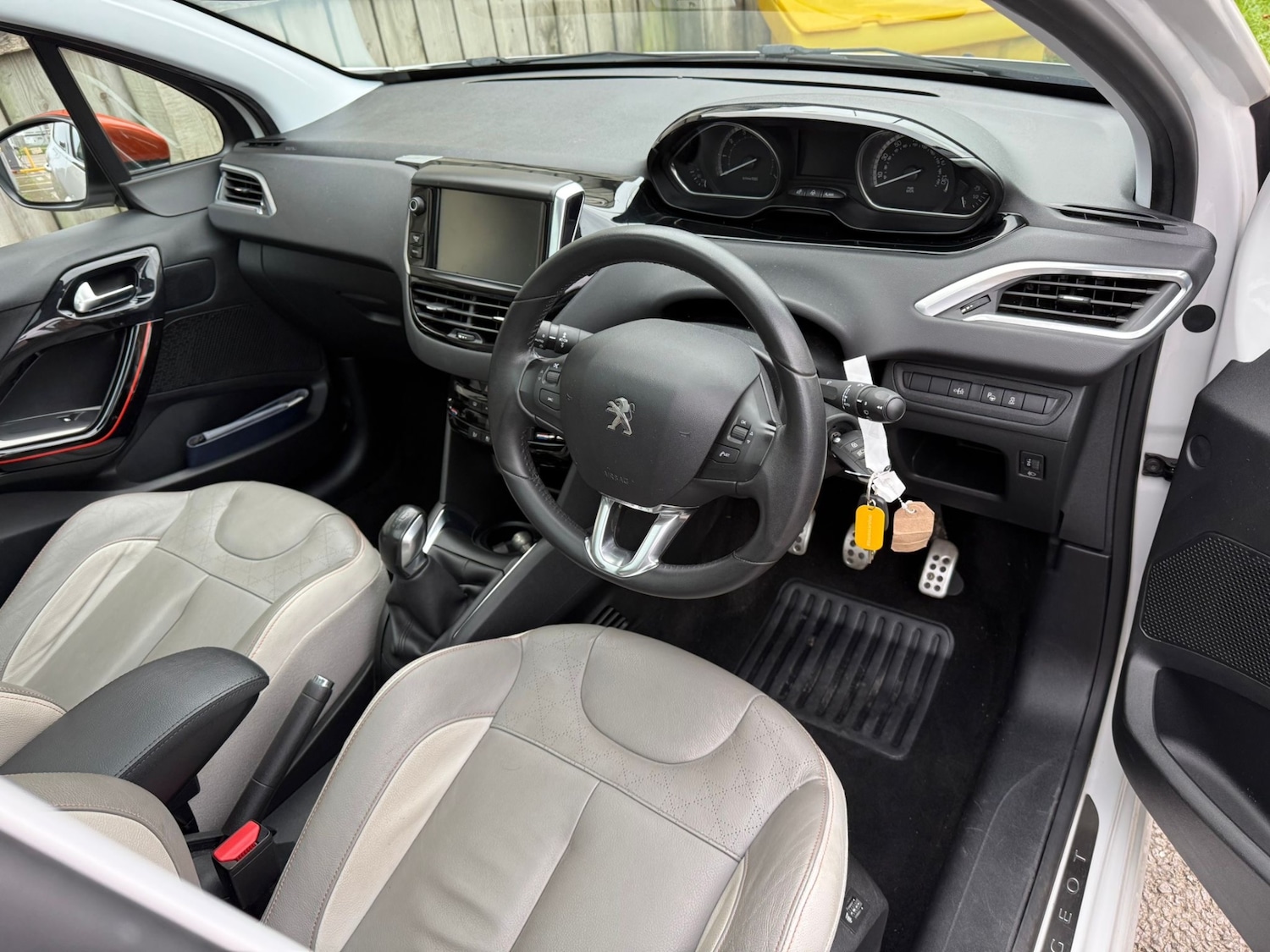 Used Peugeot 208 2014 for sale - 77745896: Photo 30