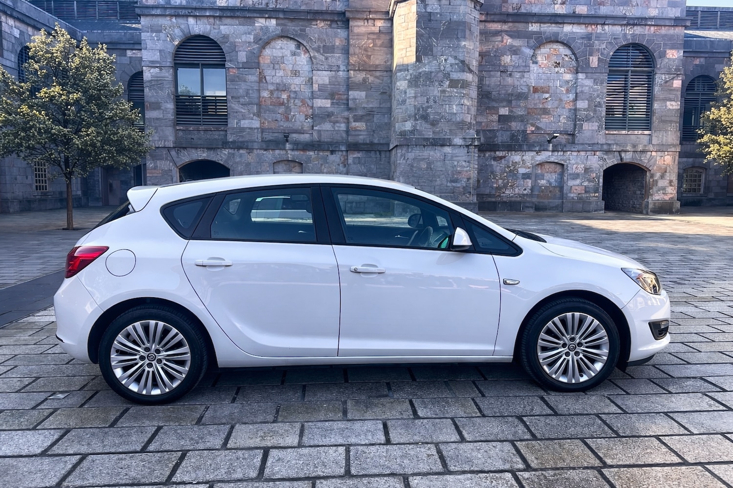 Used Vauxhall Astra 2013 for sale - 77961276: Photo 2